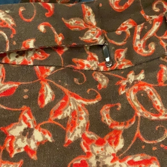 VILLAGER SPORT stretch A line skirt with split. - Picture 5 of 6